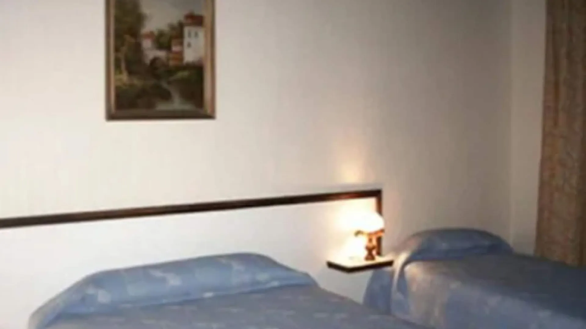 Avenir Hotell 2*