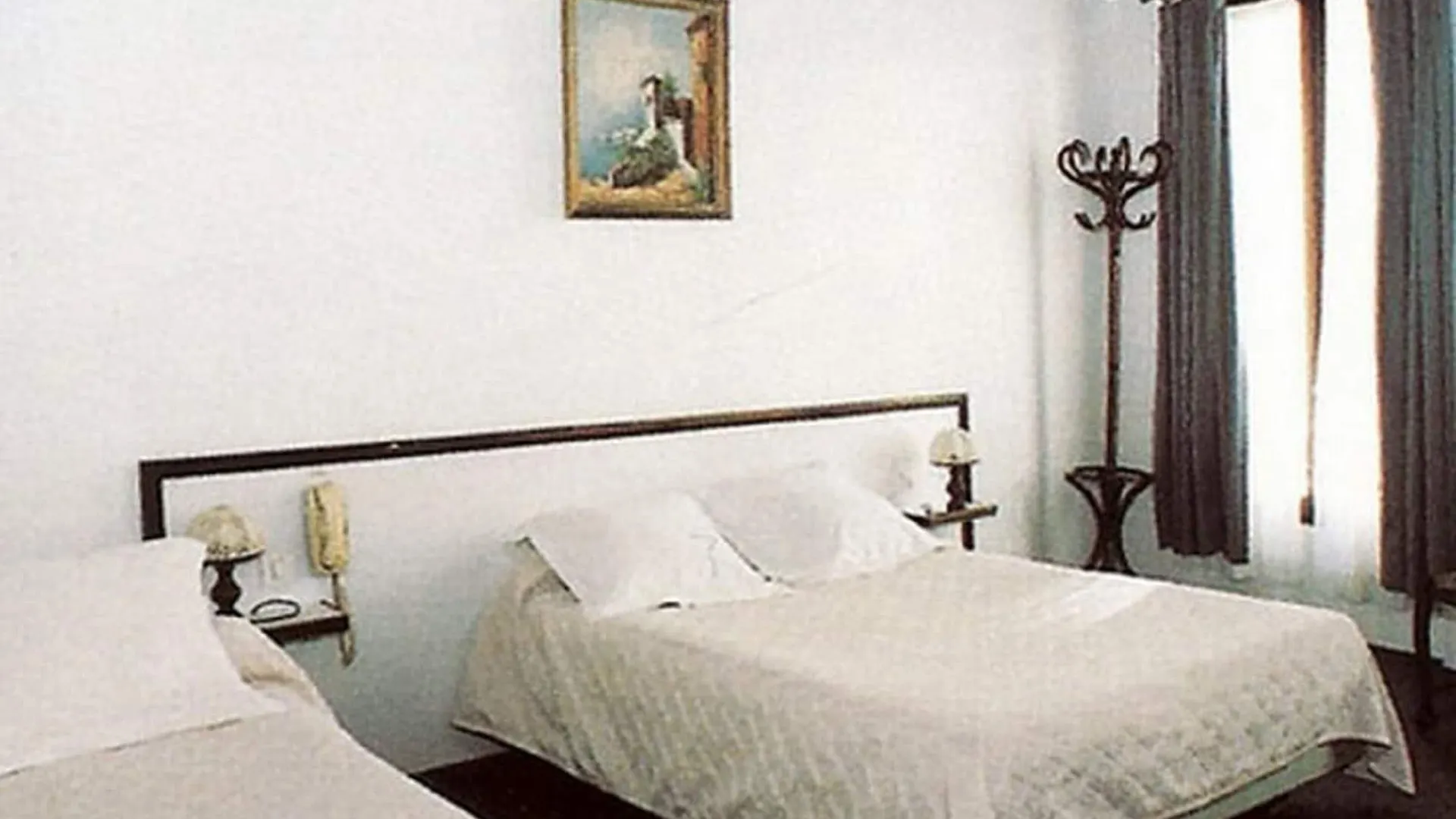 Avenir Hotel 2*